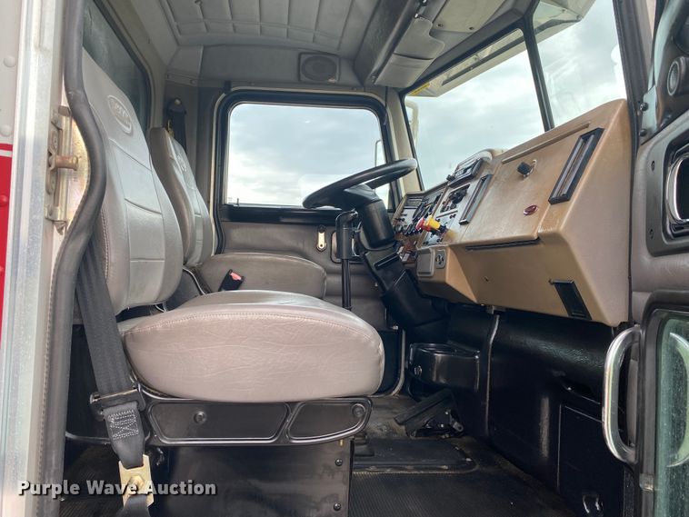 image for item JN9124 2006 Peterbilt 335  dump truck