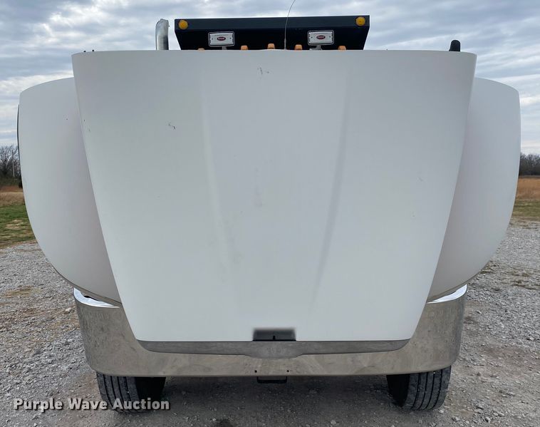 image for item JN9124 2006 Peterbilt 335  dump truck