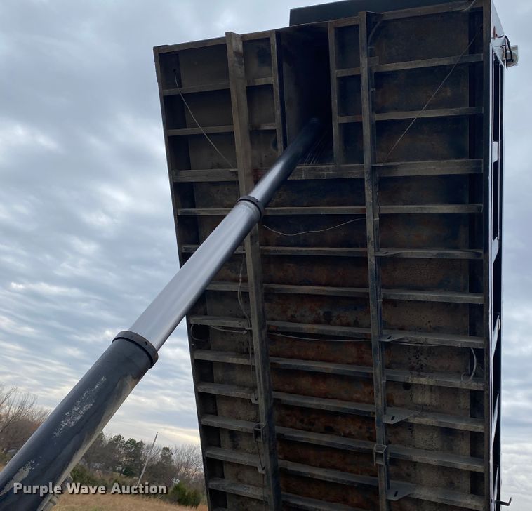 image for item JN9124 2006 Peterbilt 335  dump truck