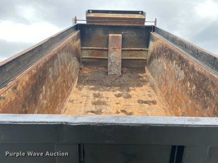 image for item JN9124 2006 Peterbilt 335  dump truck