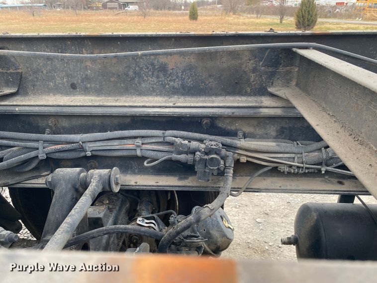 image for item JN9124 2006 Peterbilt 335  dump truck