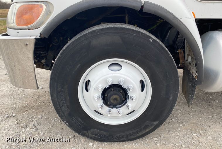 image for item JN9124 2006 Peterbilt 335  dump truck