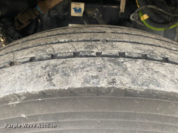 image for item JN9124 2006 Peterbilt 335  dump truck