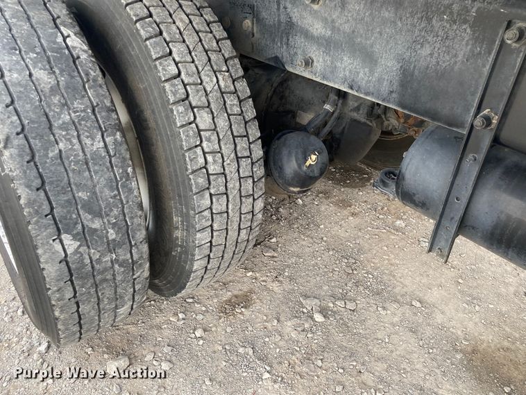 image for item JN9124 2006 Peterbilt 335  dump truck