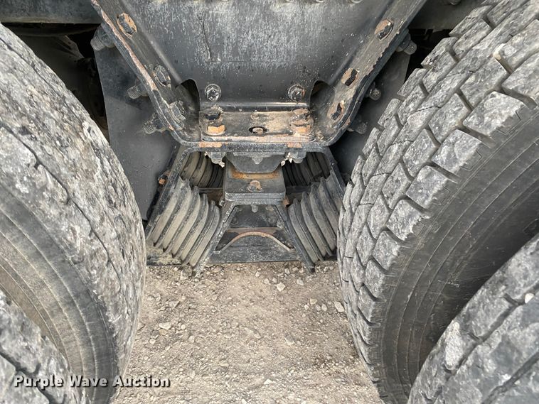 image for item JN9124 2006 Peterbilt 335  dump truck