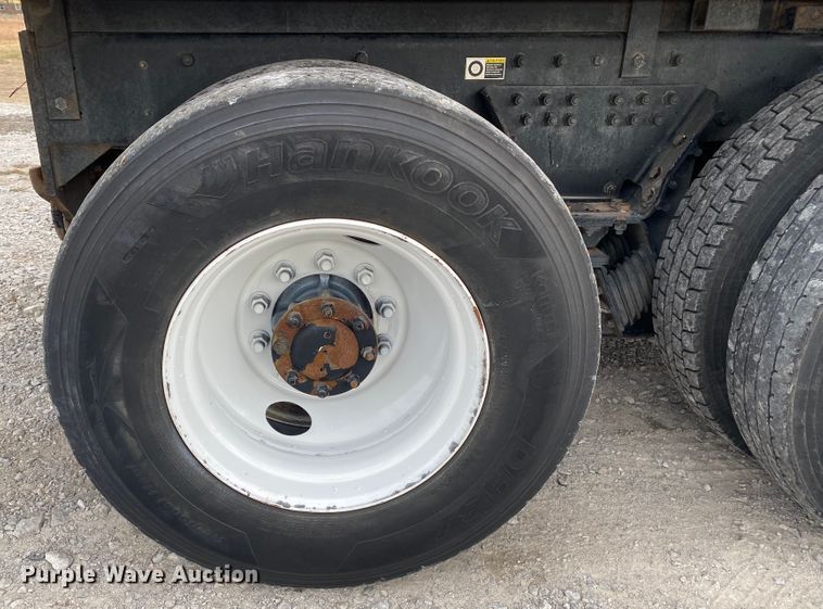image for item JN9124 2006 Peterbilt 335  dump truck