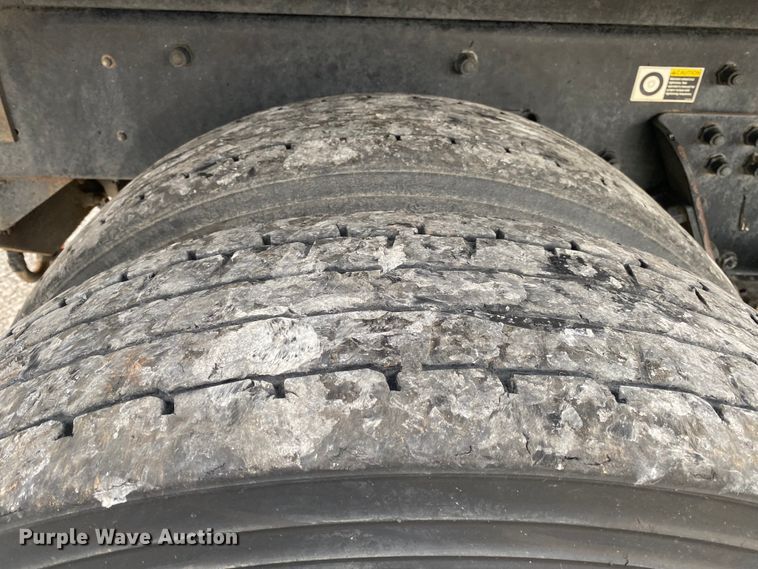 image for item JN9124 2006 Peterbilt 335  dump truck