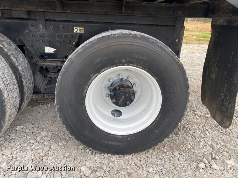 image for item JN9124 2006 Peterbilt 335  dump truck