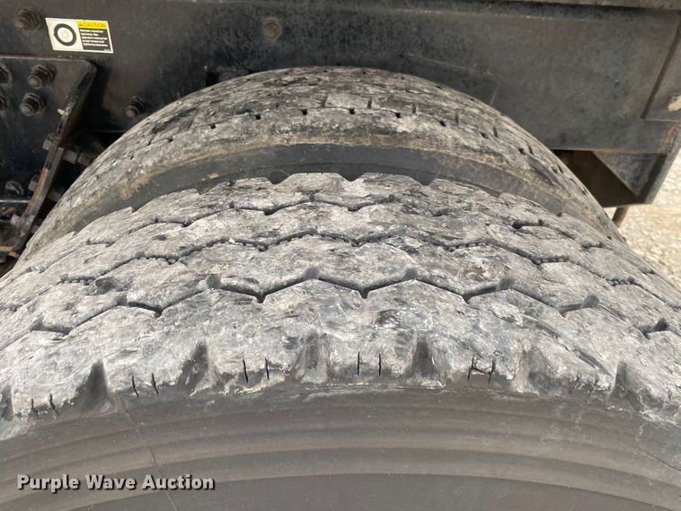 image for item JN9124 2006 Peterbilt 335  dump truck