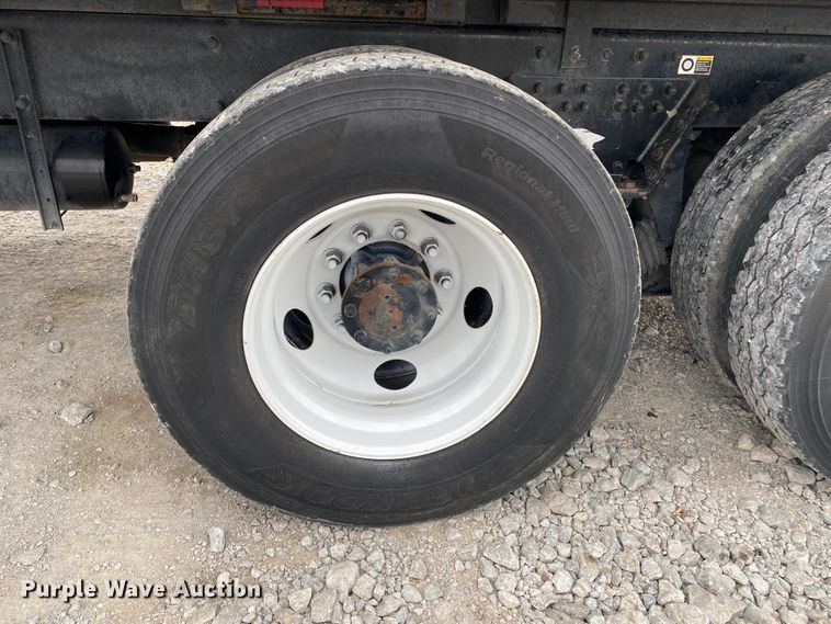 image for item JN9124 2006 Peterbilt 335  dump truck