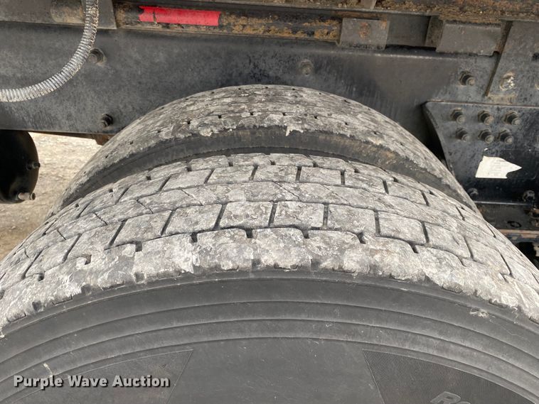 image for item JN9124 2006 Peterbilt 335  dump truck