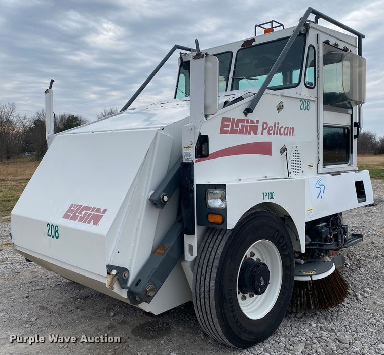 image for item JN9125 2006 Elgin Pelican  street sweeper