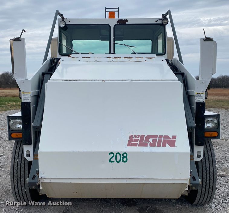image for item JN9125 2006 Elgin Pelican  street sweeper