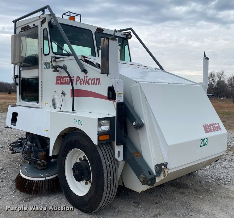 image for item JN9125 2006 Elgin Pelican  street sweeper