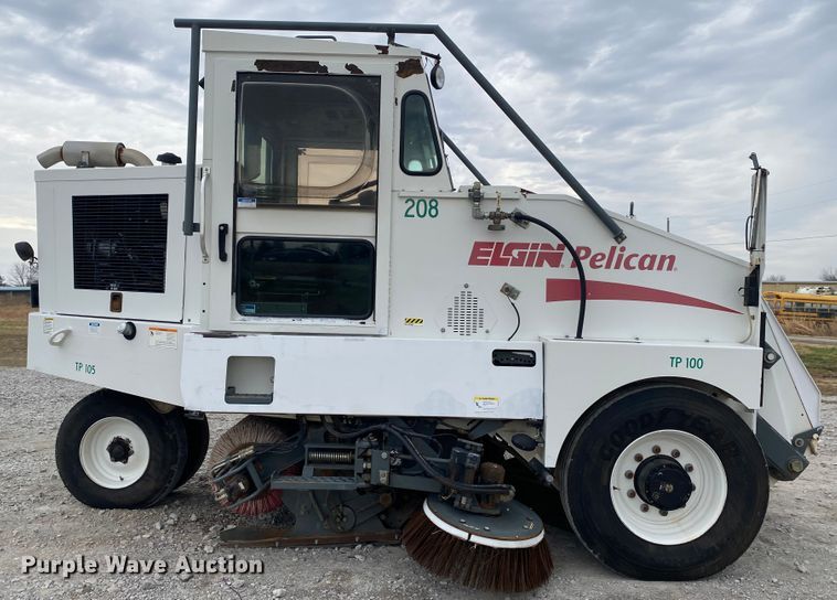 image for item JN9125 2006 Elgin Pelican  street sweeper