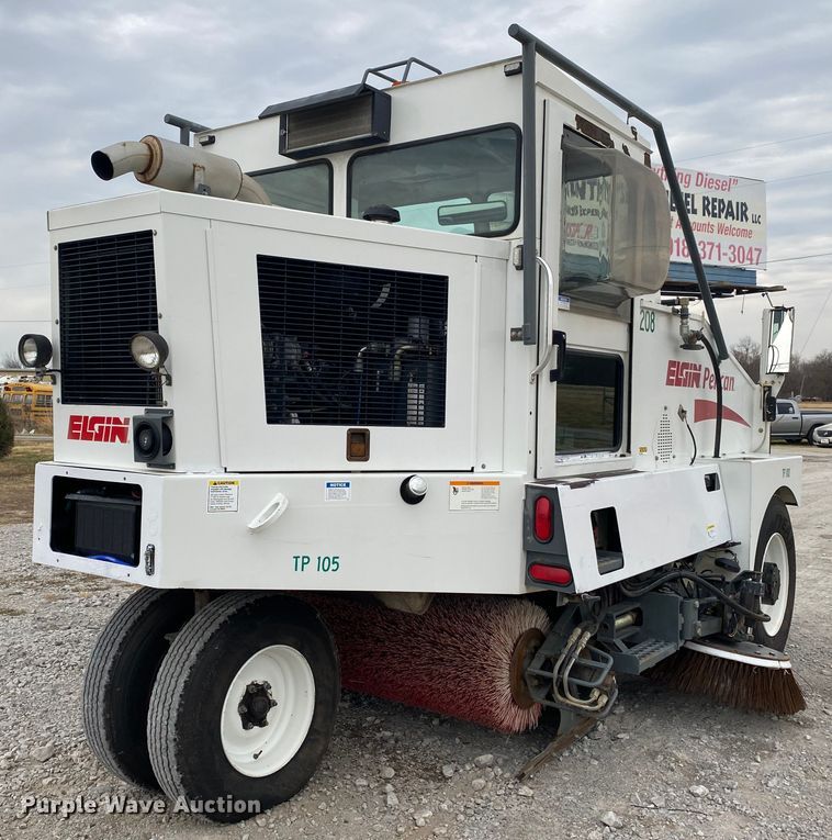 image for item JN9125 2006 Elgin Pelican  street sweeper