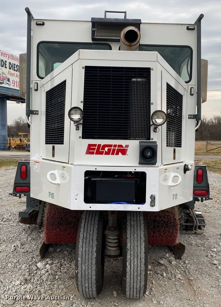 image for item JN9125 2006 Elgin Pelican  street sweeper