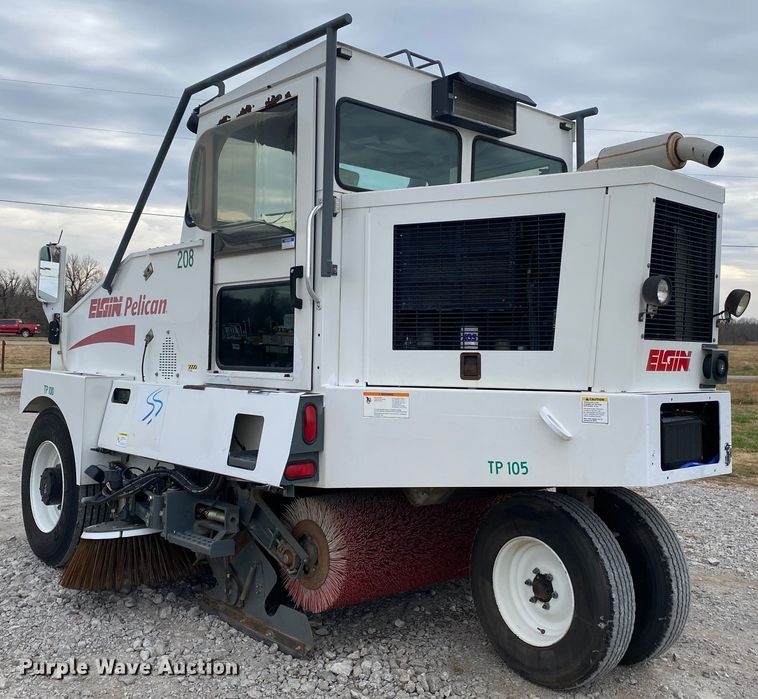 image for item JN9125 2006 Elgin Pelican  street sweeper