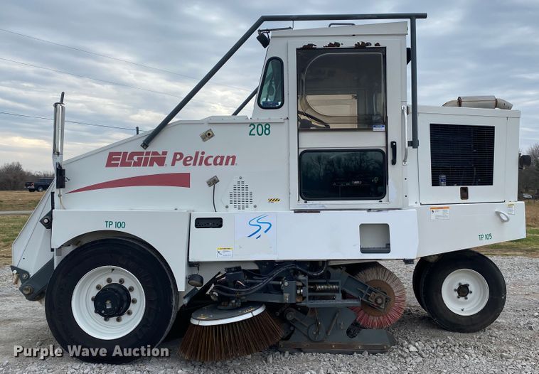 image for item JN9125 2006 Elgin Pelican  street sweeper