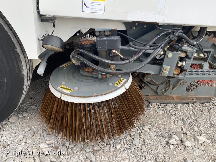 image for item JN9125 2006 Elgin Pelican  street sweeper