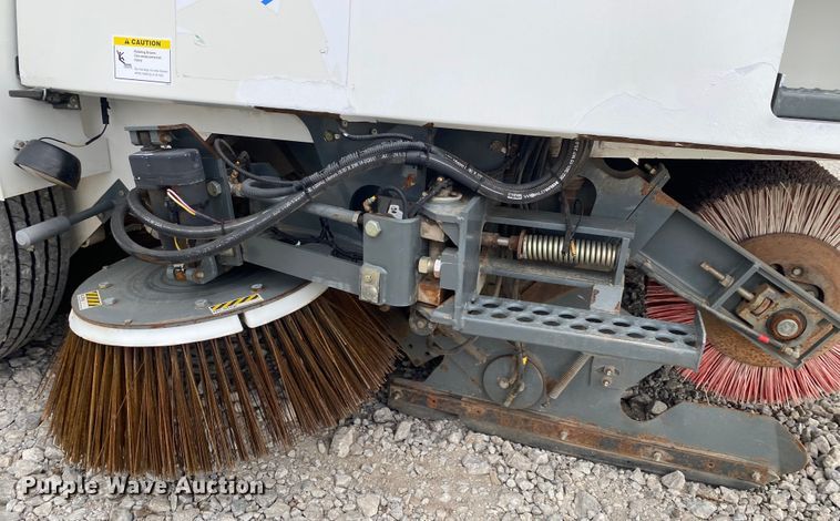 image for item JN9125 2006 Elgin Pelican  street sweeper