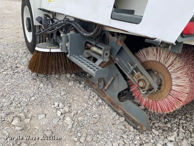 image for item JN9125 2006 Elgin Pelican  street sweeper