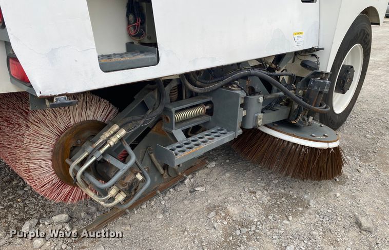 image for item JN9125 2006 Elgin Pelican  street sweeper
