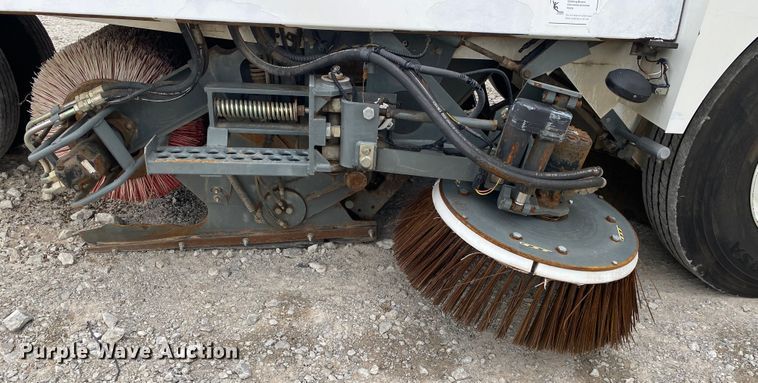 image for item JN9125 2006 Elgin Pelican  street sweeper