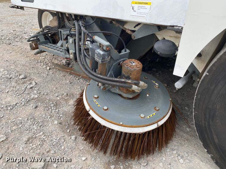 image for item JN9125 2006 Elgin Pelican  street sweeper