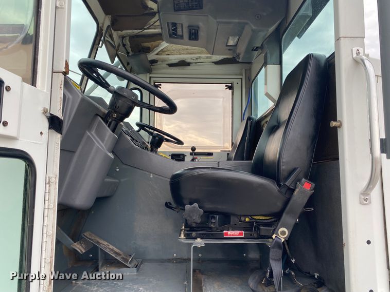 image for item JN9125 2006 Elgin Pelican  street sweeper