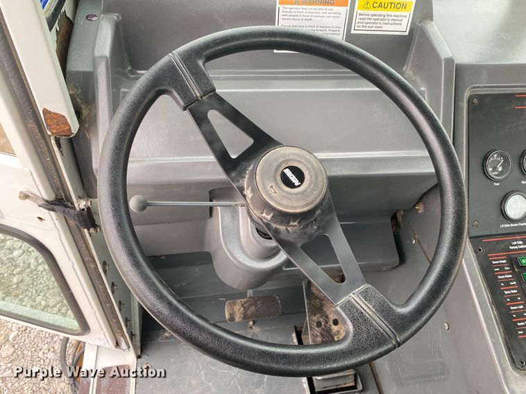 image for item JN9125 2006 Elgin Pelican  street sweeper