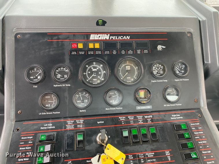image for item JN9125 2006 Elgin Pelican  street sweeper
