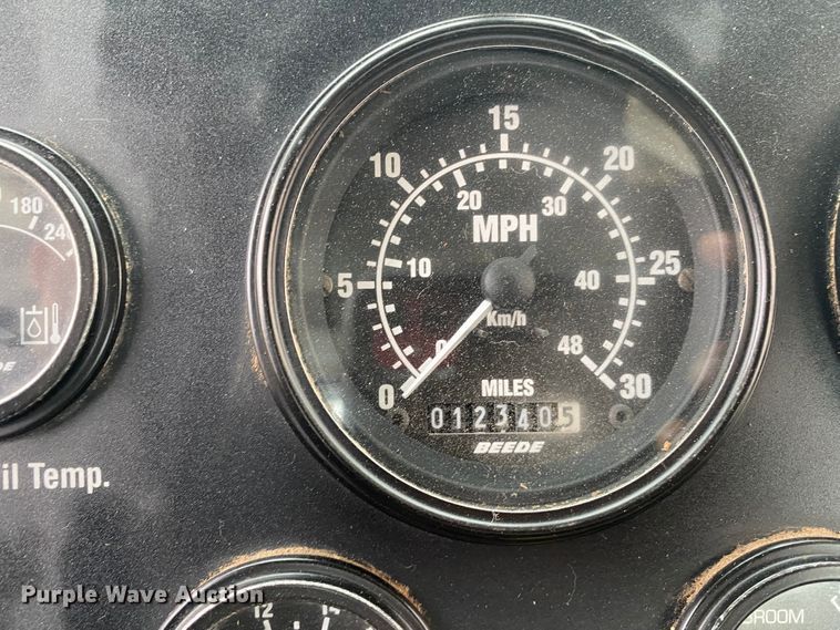 image for item JN9125 2006 Elgin Pelican  street sweeper