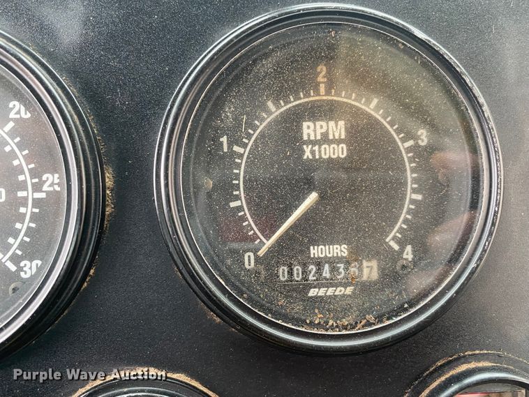 image for item JN9125 2006 Elgin Pelican  street sweeper