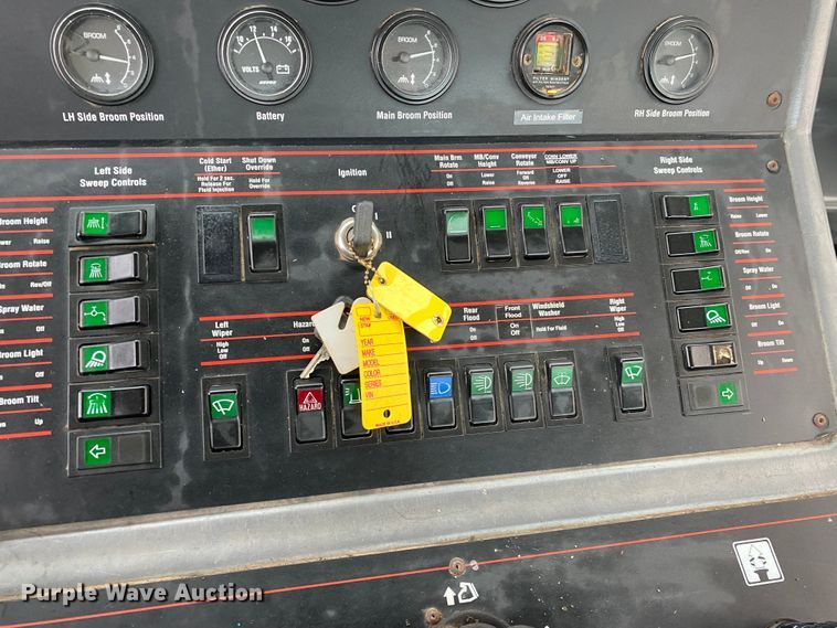 image for item JN9125 2006 Elgin Pelican  street sweeper