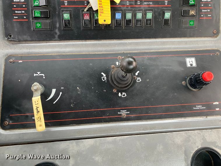 image for item JN9125 2006 Elgin Pelican  street sweeper