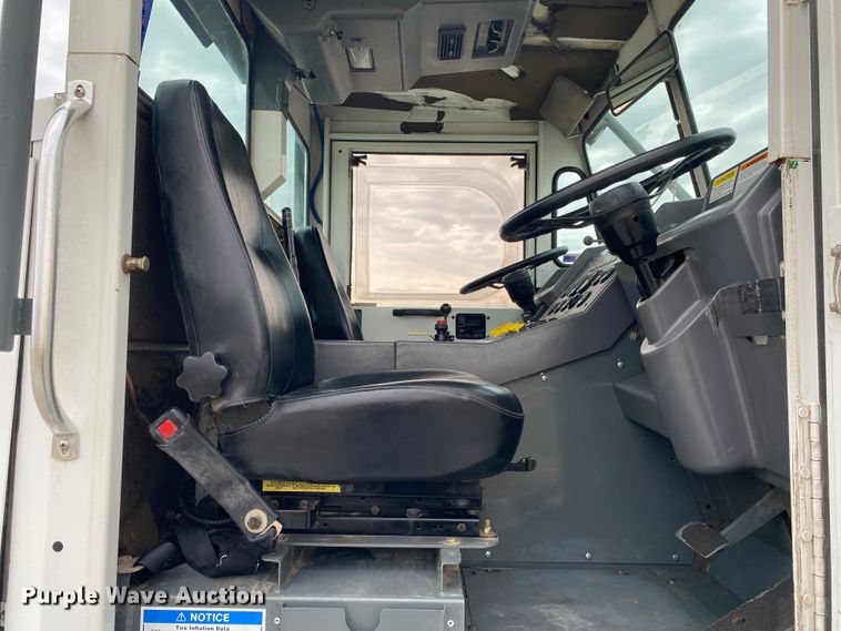 image for item JN9125 2006 Elgin Pelican  street sweeper