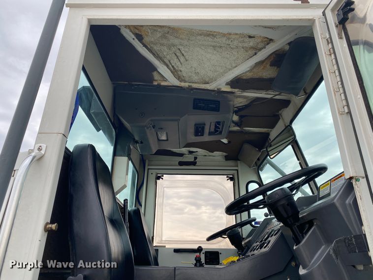 image for item JN9125 2006 Elgin Pelican  street sweeper