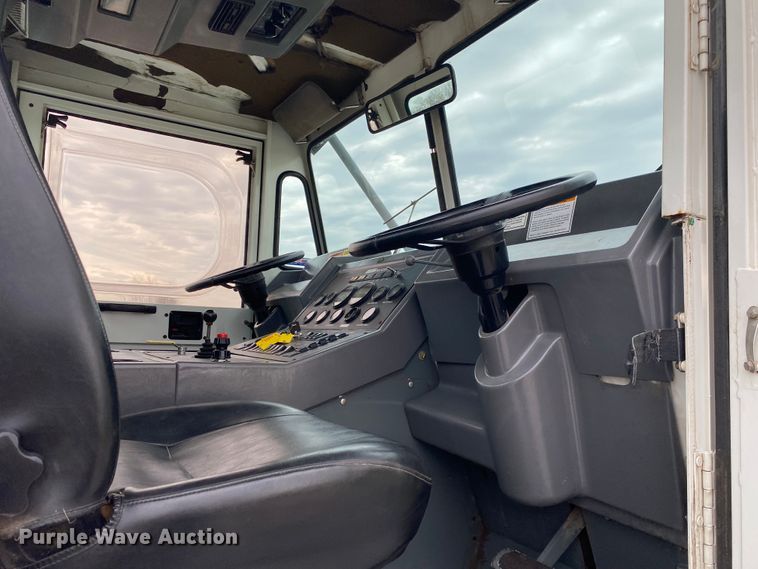 image for item JN9125 2006 Elgin Pelican  street sweeper