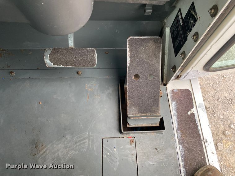 image for item JN9125 2006 Elgin Pelican  street sweeper