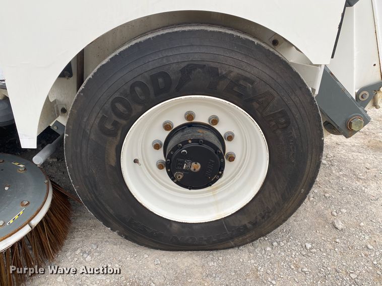 image for item JN9125 2006 Elgin Pelican  street sweeper