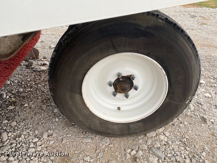 image for item JN9125 2006 Elgin Pelican  street sweeper