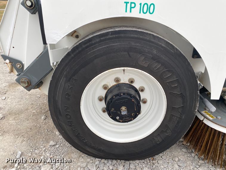 image for item JN9125 2006 Elgin Pelican  street sweeper