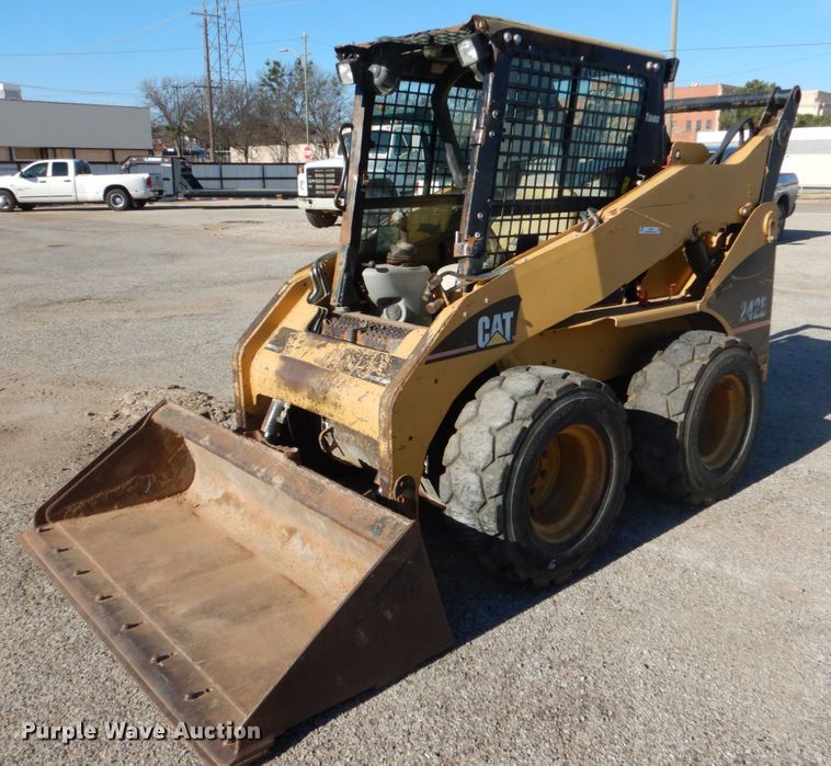 image for item JS9770 2005 Caterpillar 242B  skid steer loader