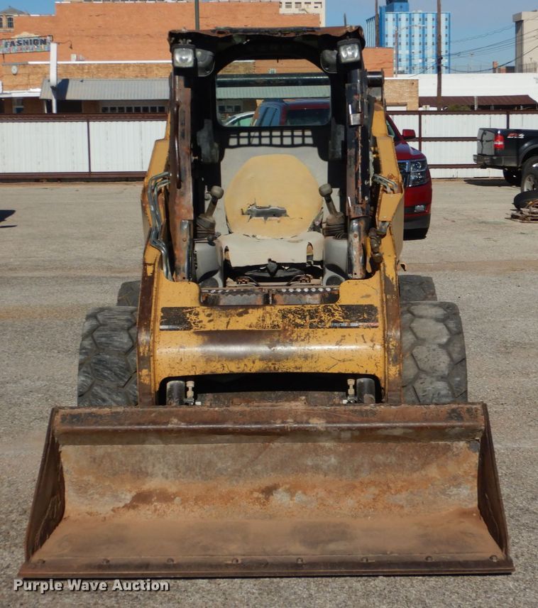 image for item JS9770 2005 Caterpillar 242B  skid steer loader