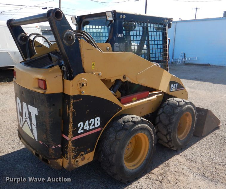 image for item JS9770 2005 Caterpillar 242B  skid steer loader