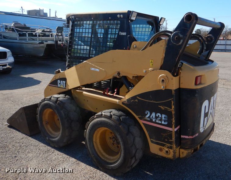 image for item JS9770 2005 Caterpillar 242B  skid steer loader