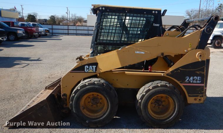 image for item JS9770 2005 Caterpillar 242B  skid steer loader