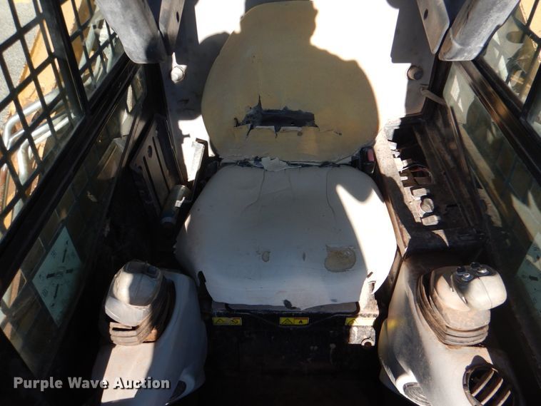 image for item JS9770 2005 Caterpillar 242B  skid steer loader