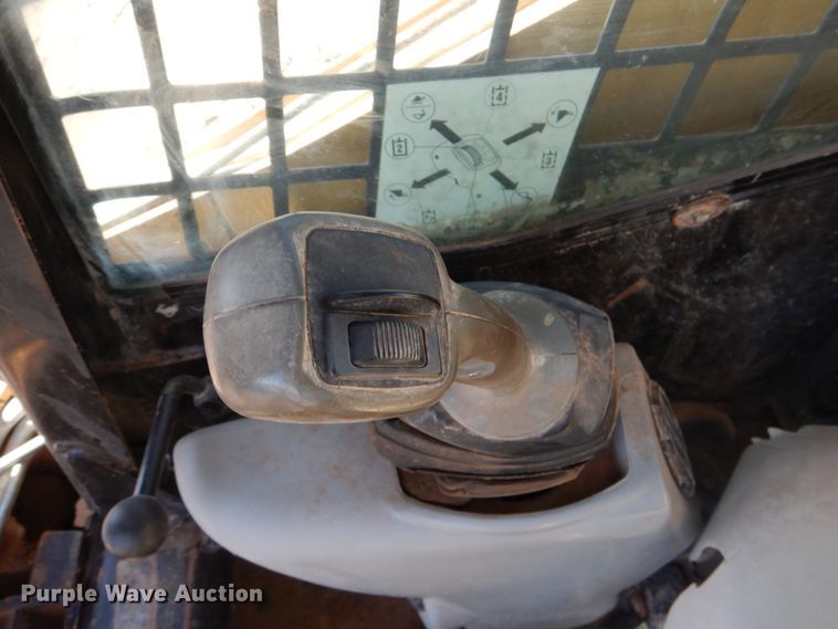 image for item JS9770 2005 Caterpillar 242B  skid steer loader